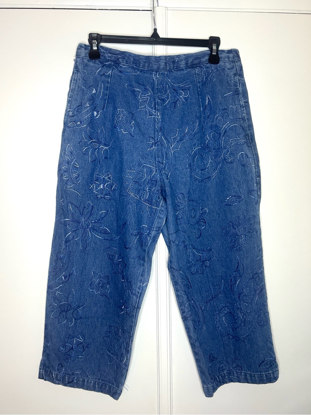 Vintage Tantrums Embroidered Cropped Pants